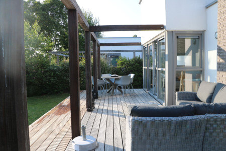 De loungeset is besteld evenals de buitentafel